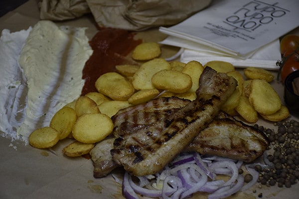 Serres Delivery Γύρο γύρο όλοι Μερίδα με Ψητά