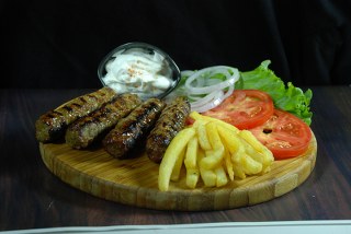 Serres Delivery Ο Καλύτερος Μερίδα με σουτζουκάκια