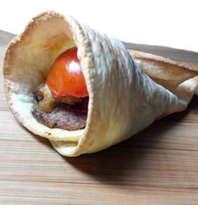 Serres Delivery Ντομάτα Γύρος πίτα με μελωμένο χοιρινό